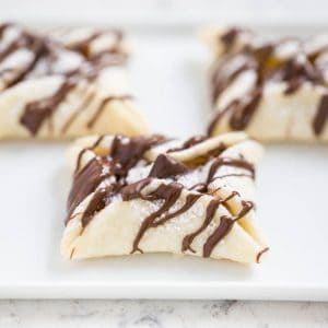 5 ingredient HERSHEY kiss pies - super easy to make and are the perfect holiday treat!
