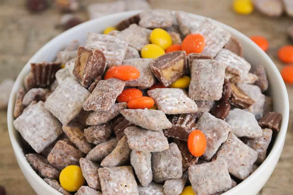 close up reese\'s muddy buddies in bowl