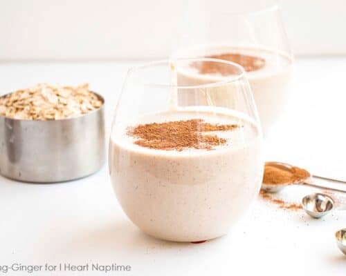 Cinnamon Roll Breakfast Smoothie - incredibly healthy and delicious, this quick smoothie is the perfect breakfast to start off the day!