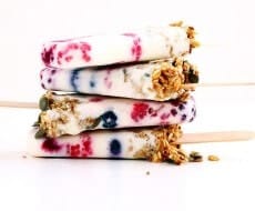Easy Breakfast Yoghurt Popsicles - A delicious, healthy breakfast that is quick and easy to make and will keep you cool all day long.
