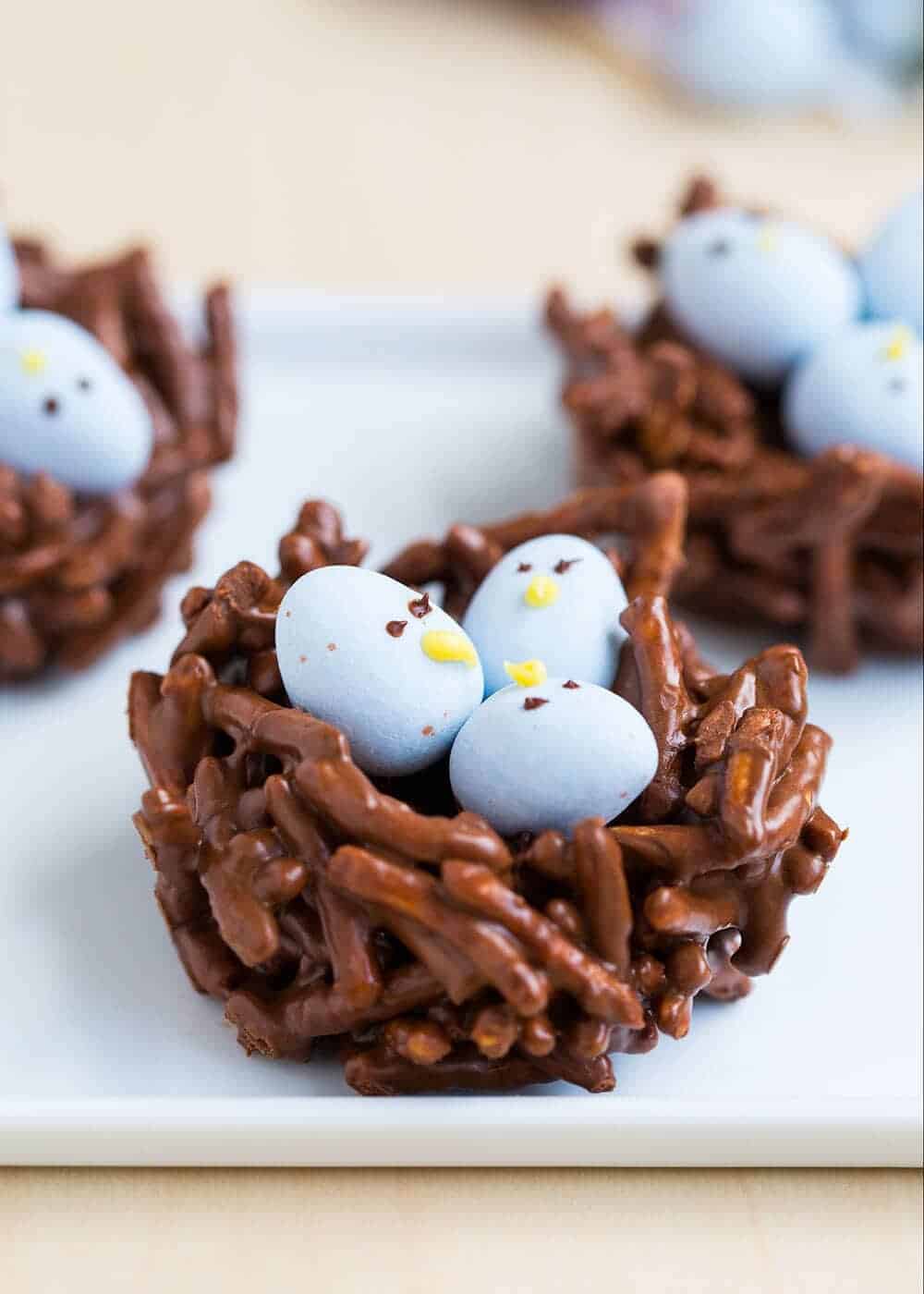 ninhos de ovos de páscoa de chocolate