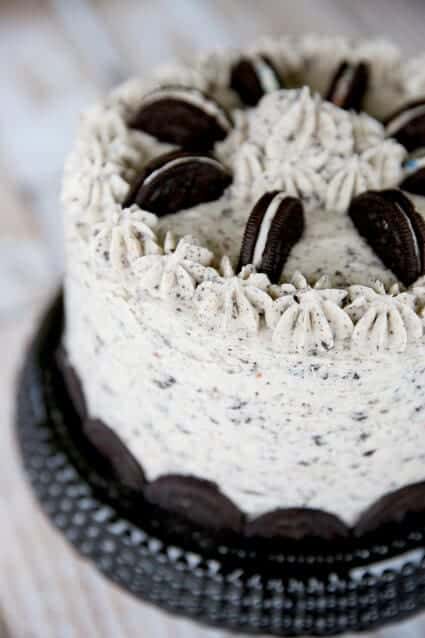 close up of an oreo cake 