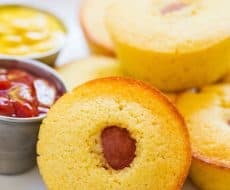 Easy and delicious corn dog muffins recipe... perfectly delicious for lunch!