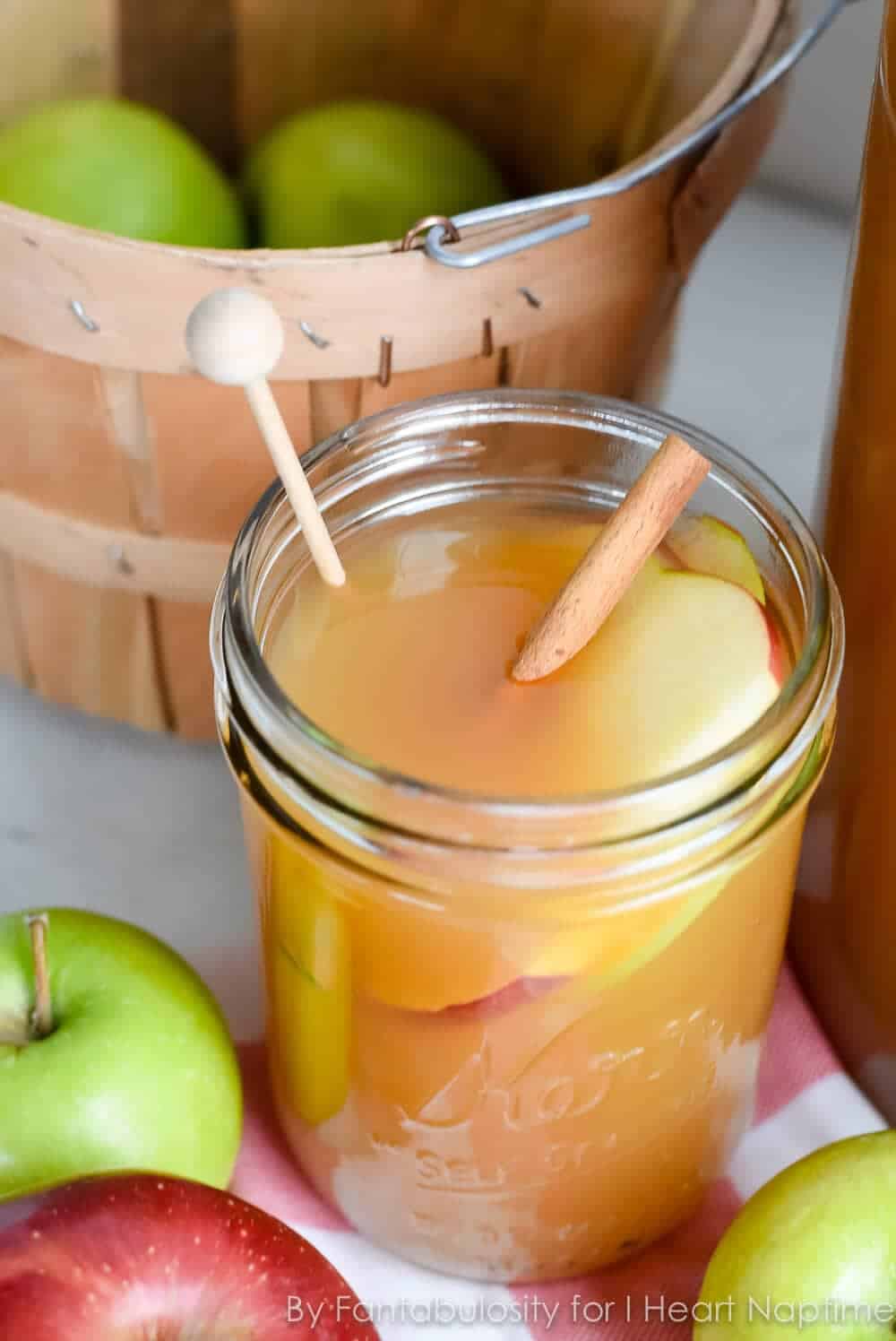 Thanksgiving Punch Recipe... enjoy all the best flavors of autumn with this amazing, delicious drink!