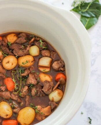 beef bourguignon in slow cooker