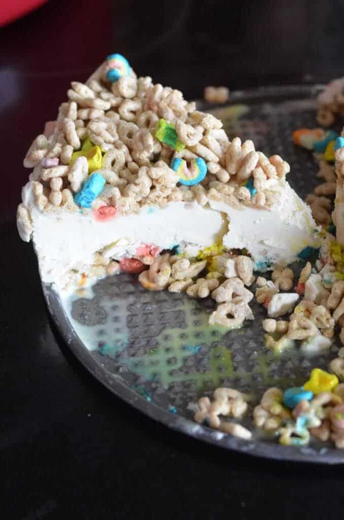 Lucky charms ice cream pie + Top 50 Rainbow Desserts - the perfect way to celebrate St. Patrick's Day and welcome spring!