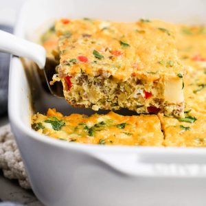 Make ahead breakfast casserole -one of my go-to easy breakfast recipes! This sausage and egg breakfast casserole is one of my families favorites to make for Sunday brunch and holidays.