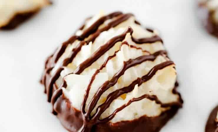COCONUT MACAROONS -one of the easiest cookies to make! You only 6 ingredients and one bowl!