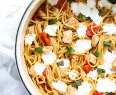 One Pot Caprese Pasta with Chicken ...the easiest, most amazing pasta dish ever. Everything get's cooked together in one pot and is done in 8 minutes!