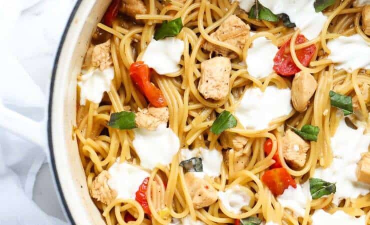 One Pot Caprese Pasta with Chicken ...the easiest, most amazing pasta dish ever. Everything get's cooked together in one pot and is done in 8 minutes!