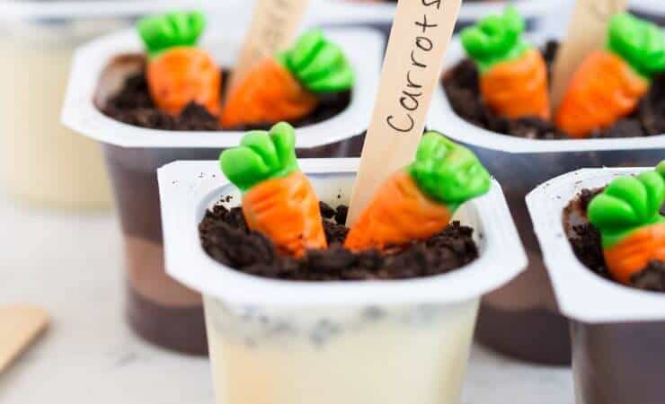 Spring Pudding Cups ...such a fun dessert for the kids to make on Easter. All you need is pudding cups, crushed cookies, gummy carrots and wooden spoons.