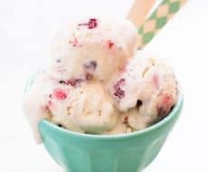 No Churn Ice Cream with Berries + 50 Delicious Berry Recipes... refreshingly sweet treats that you can enjoy all summer long!