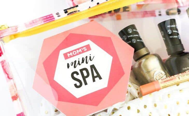 25 Free Mother's Day Printables ...beautiful and easy gift ideas to honor the women who make the world go round!