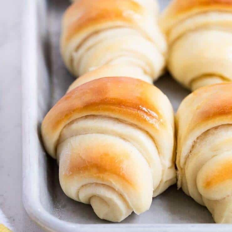 potato rolls on baking sheet 