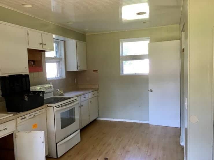 An older stove top oven sitting inside of a kitchen