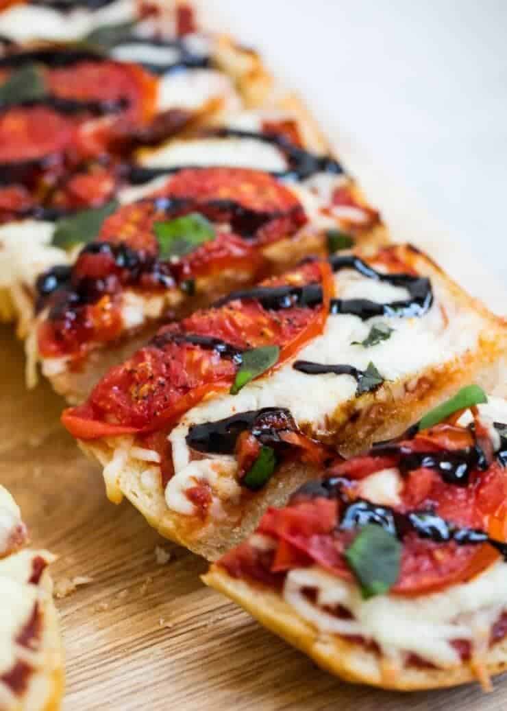 EASY Homemade garlic french bread pizza I Heart Naptime