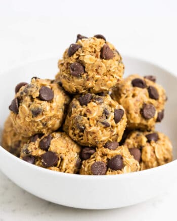 A bowl of no bake energy balls