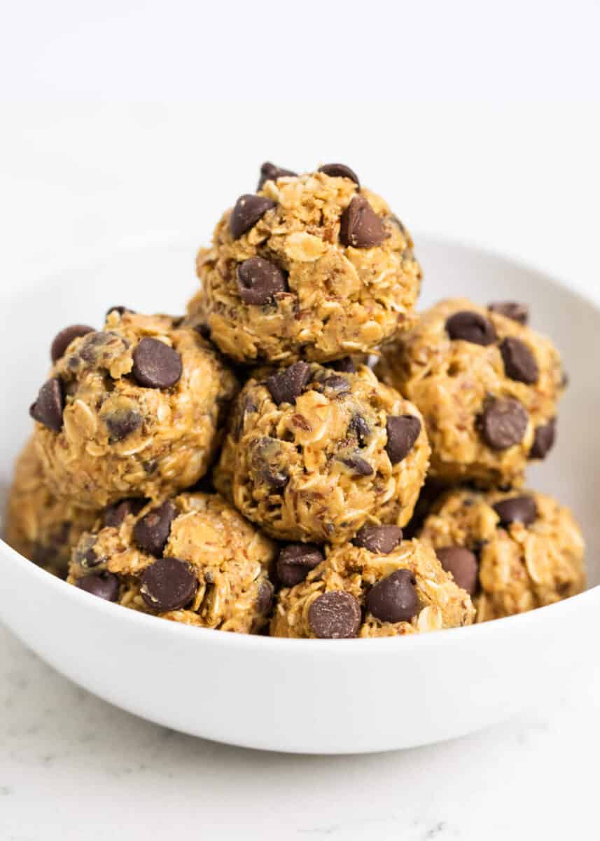 A bowl of no bake energy balls 