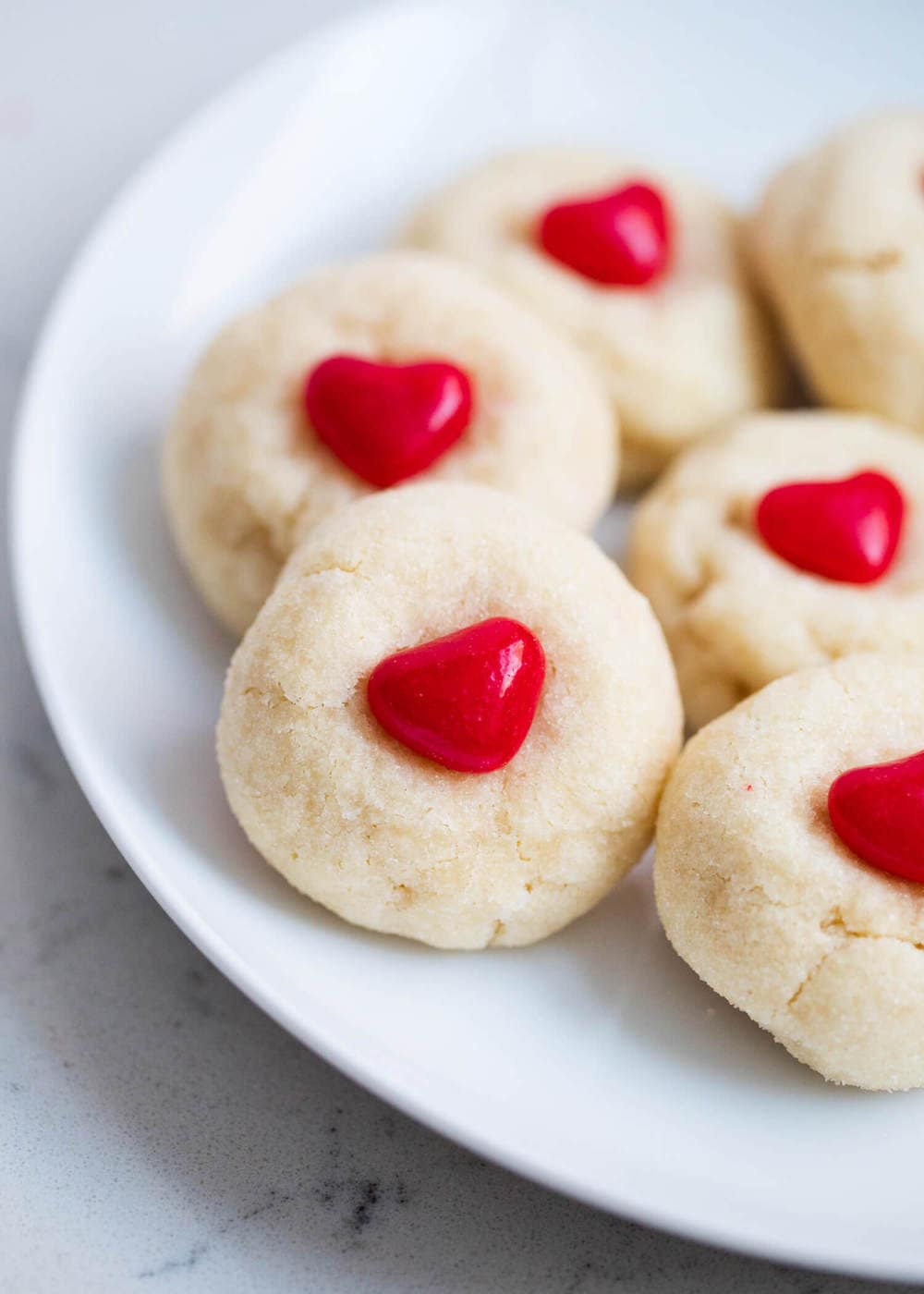 valentines day cookies with a red heart in the middle 