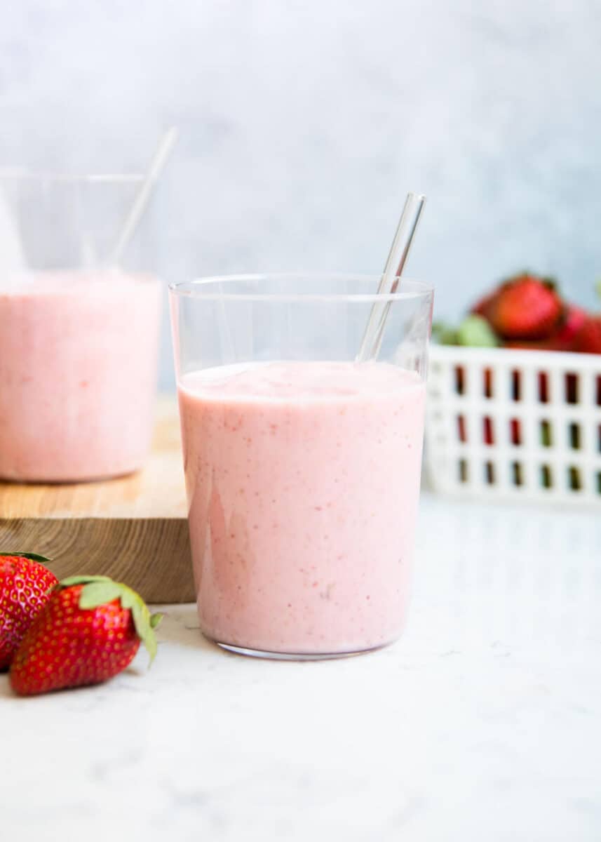 5-Ingredient Strawberry Banana Smoothie - I Heart Naptime