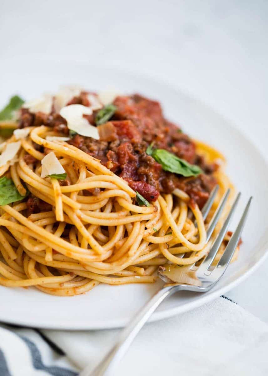 spaghetti bolognese on plate with fork 
