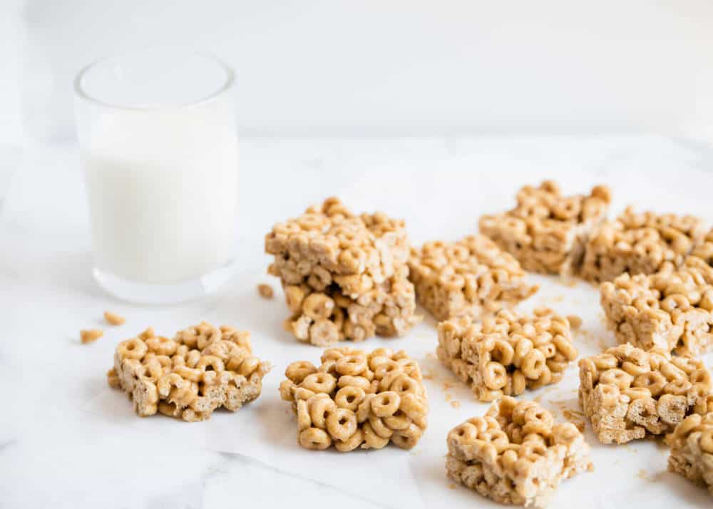 Cheerio cereal bars with a glass of milk.