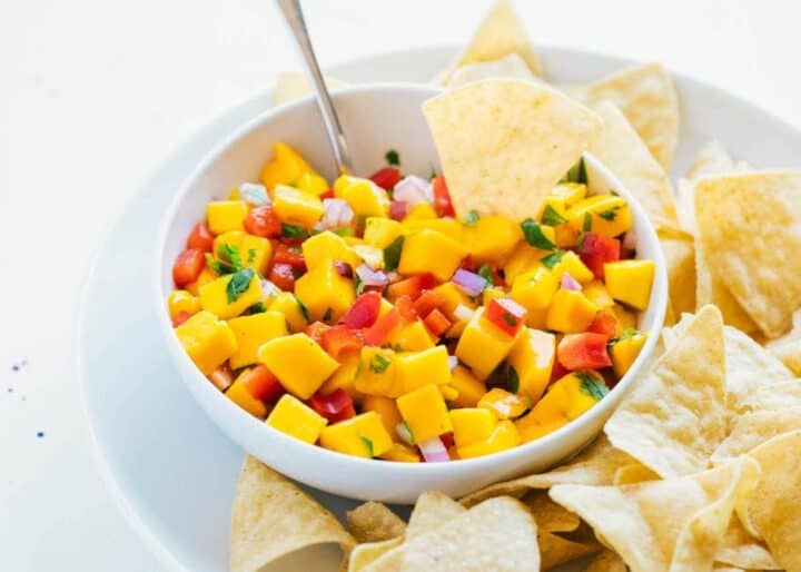 The BEST mango salsa that's fresh, full of flavor and combines a little heat with a little sweet. This easy recipe makes the perfect snack, appetizer or topping! mango salsa with tortilla chips