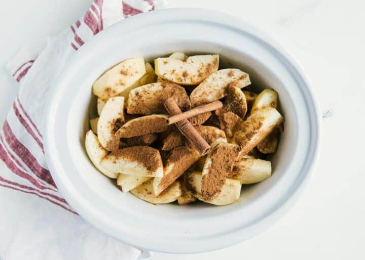 sliced apples and spices in crockpot 