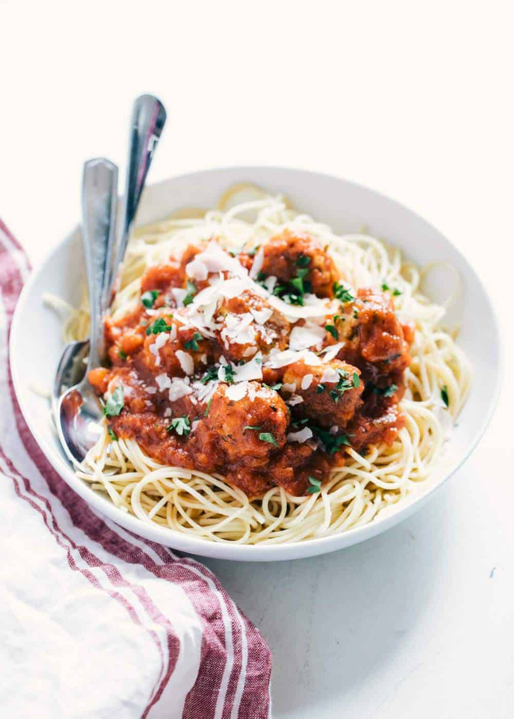 Bowl of turkey meatballs with pasta sauce and marinara.