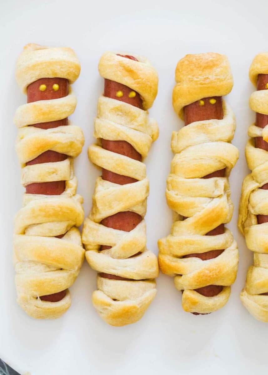 Halloween mummy hot dogs 