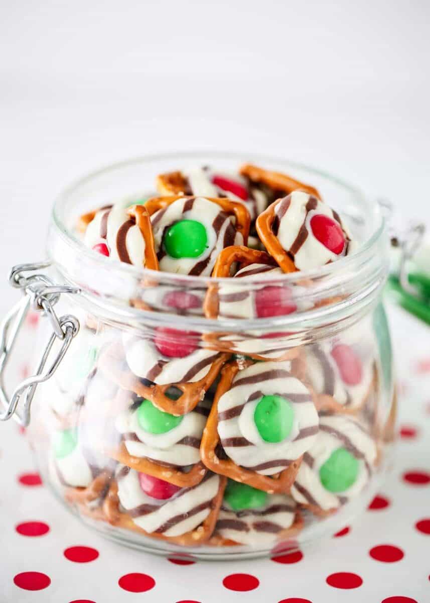 Christmas pretzel hugs in a glass container 