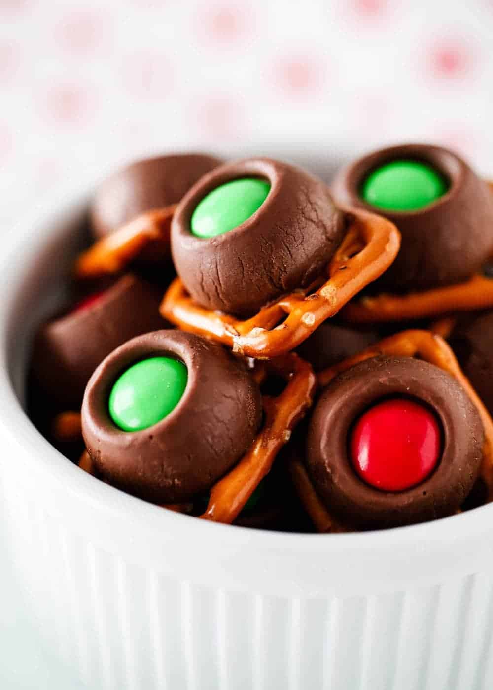 EASY Rolo Pretzel Sandwiches (3 ingredients!) I Heart Naptime