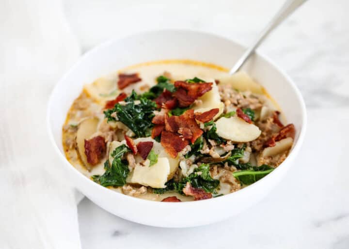 zuppa toscana soup in bowl 