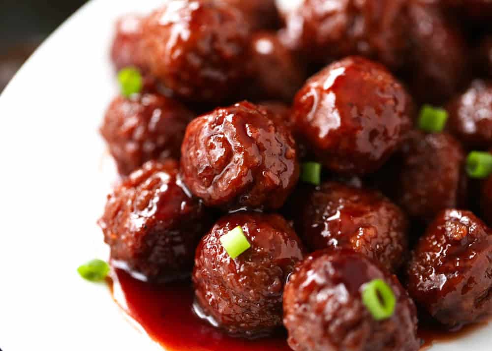 BBQ Meatballs.. easy to make in the crock pot, this recipe only takes 3 ingredients and 5 minutes to prep! Doesn't get better than that. bbq meatballs with sliced green onions