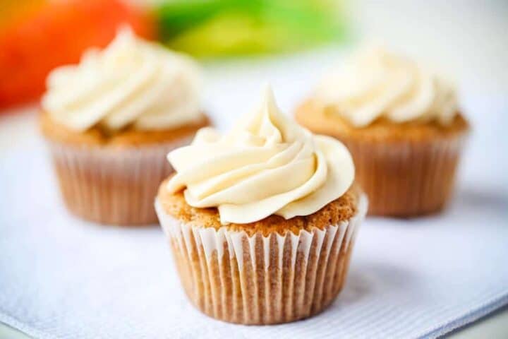 carrot cupcakes with cream cheese frosting