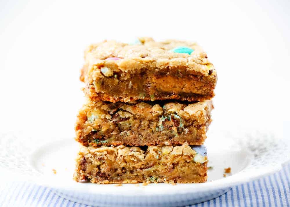 Reese's Peanut Butter Blondies topped with M&M's and stuffed with chocolate goodness! This blondie dessert is a fun twist on the traditional blondies and makes the perfect Easter treat! peanut butter blondies