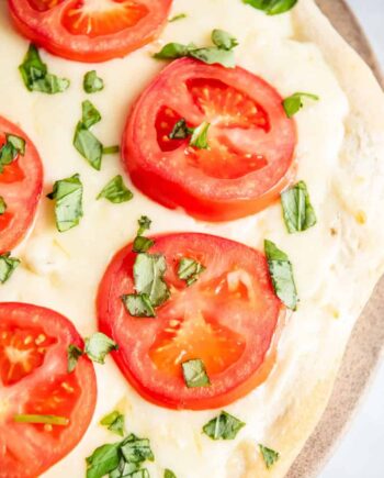 white pizza with fresh tomatoes and basil