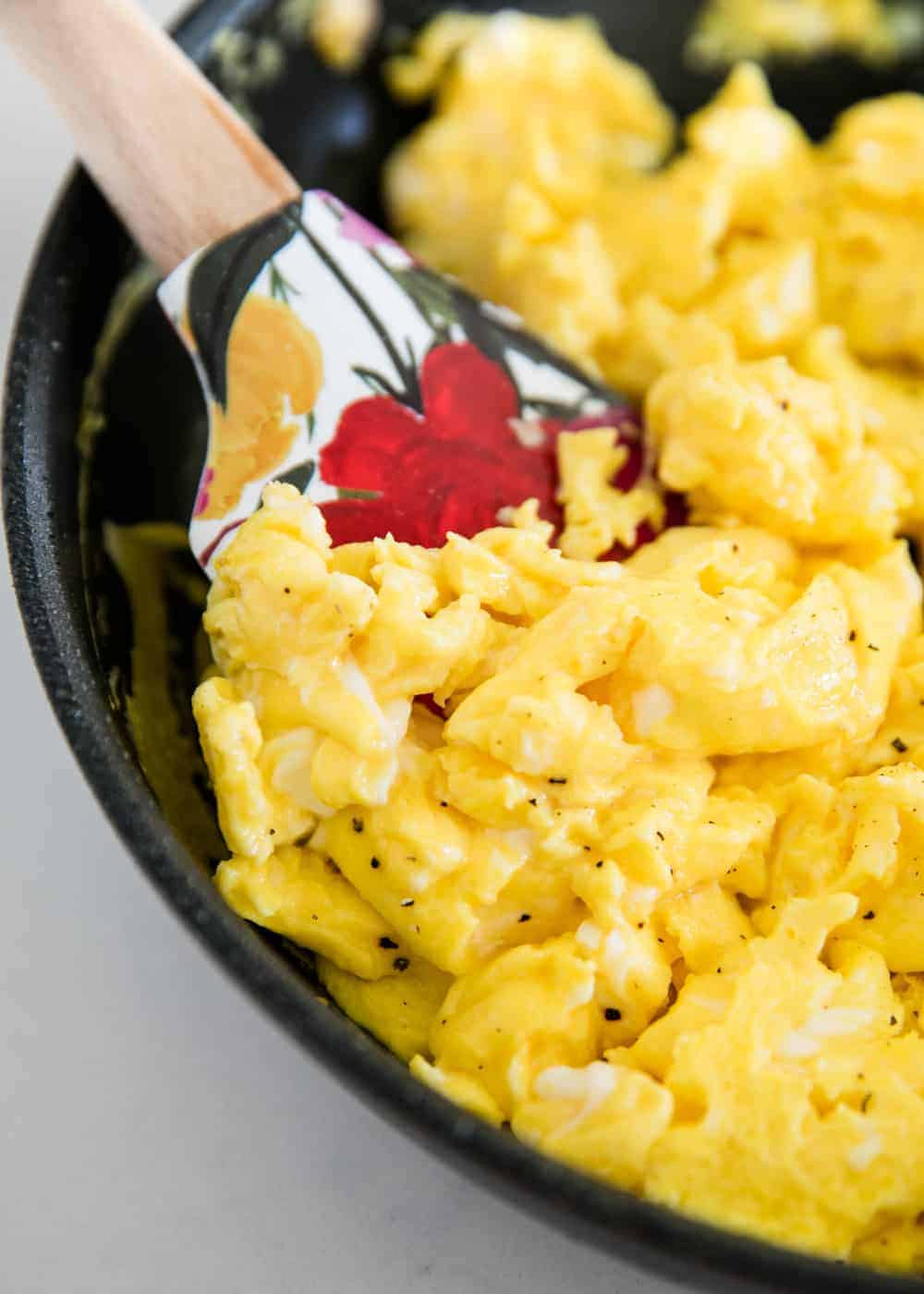 How to Make the Perfect Scrambled Eggs - I Heart Naptime