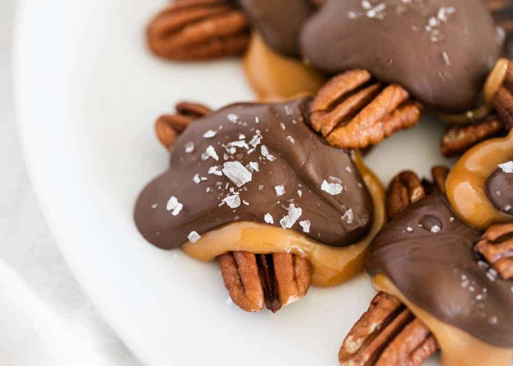 Turtle candy with chocolate and caramel.