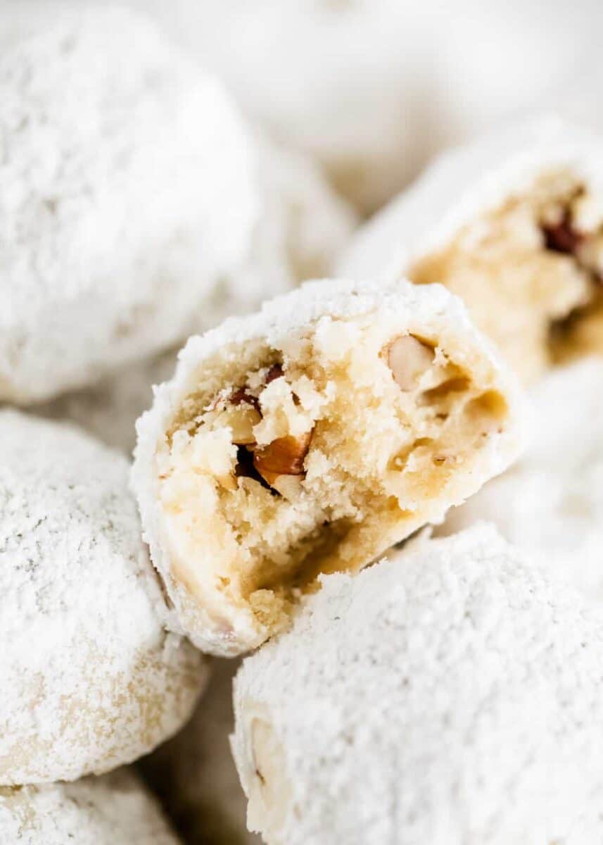5-Ingredient Mexican Wedding Cookies - I Heart Naptime