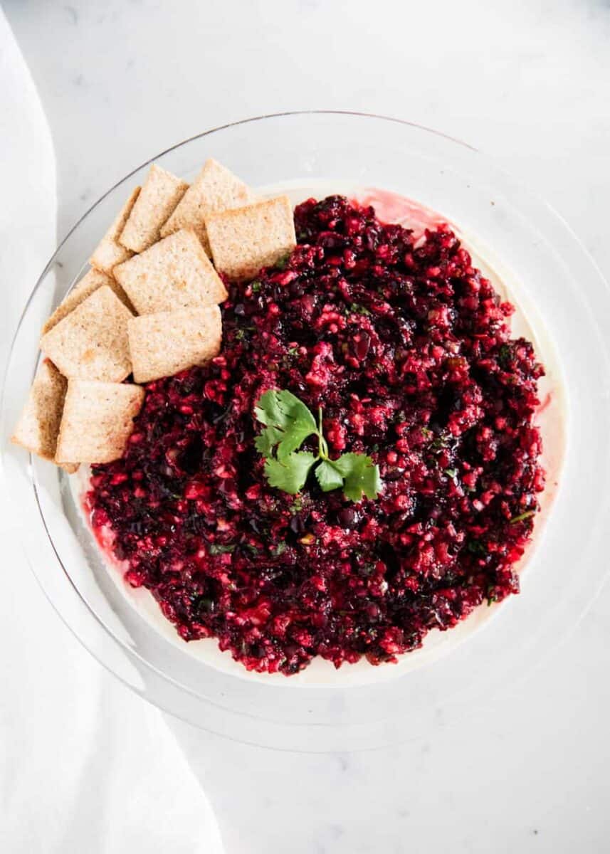 cranberry salsa with cilantro and crackers