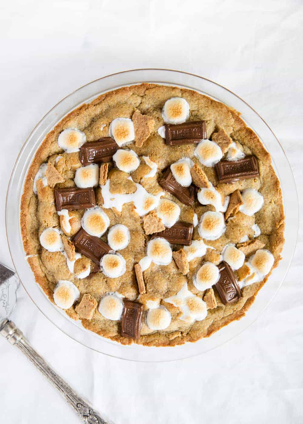 S'mores pie in glass dish.