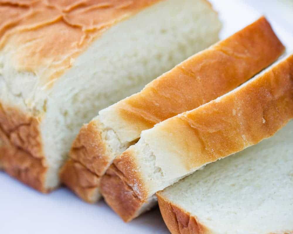 pain maison en tranches