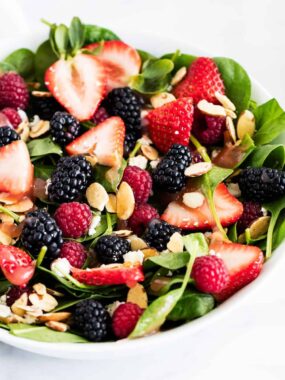 spinach salad with fresh berries and sliced almonds