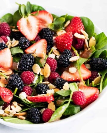 spinach salad with fresh berries and sliced almonds