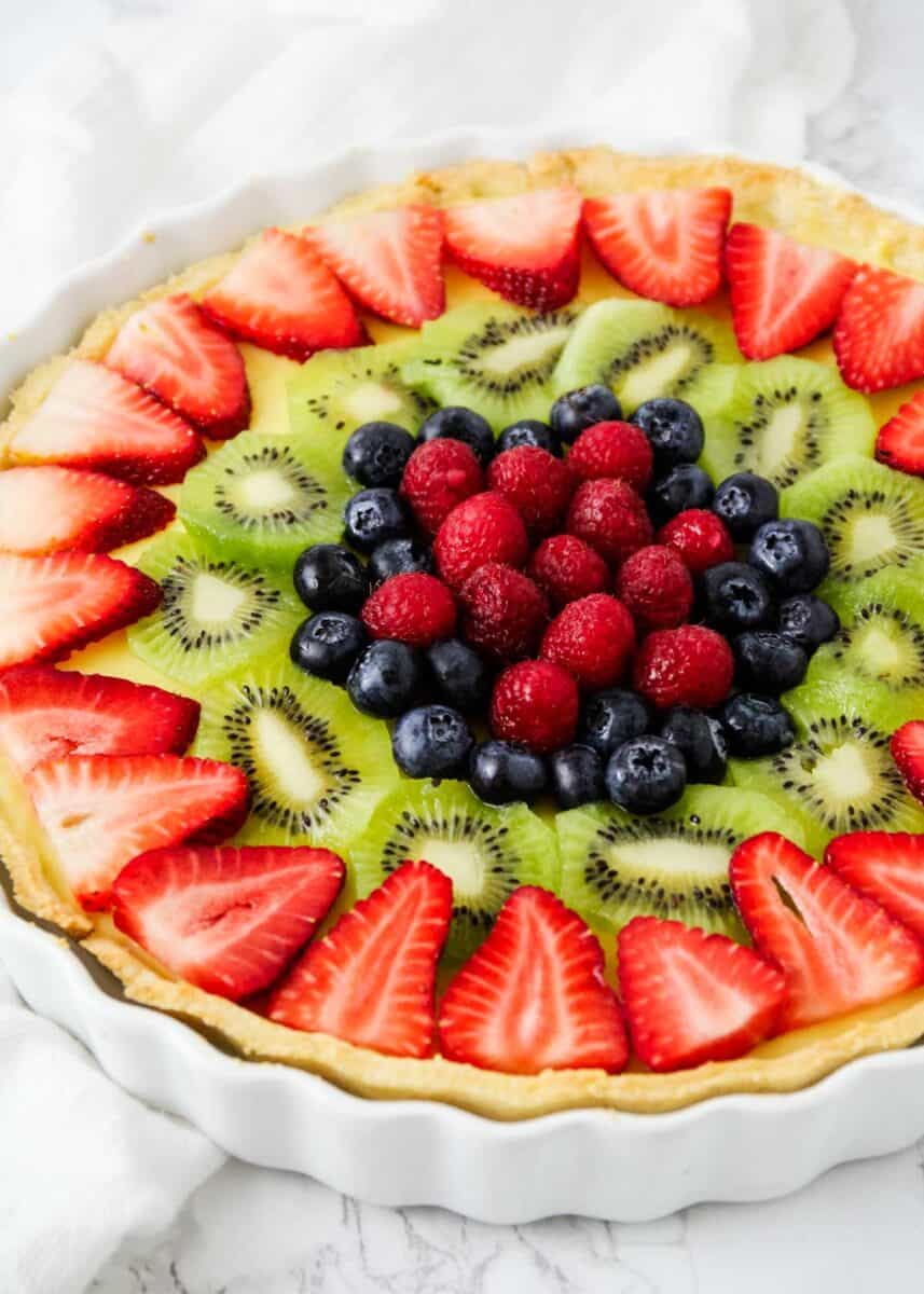 Fruit tart in a white dish. 