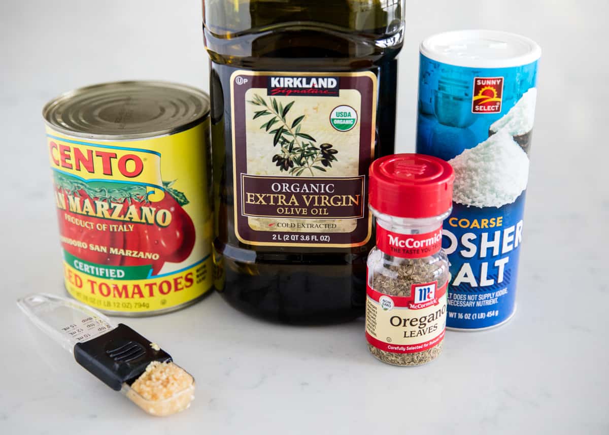 Marinara sauce ingredients.