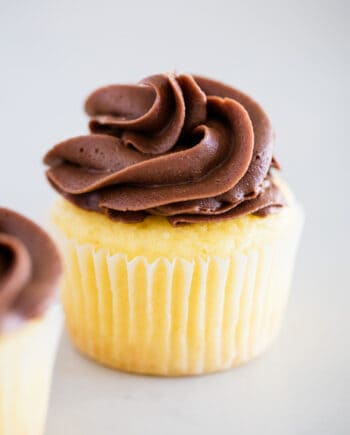 Easy vanilla cupcake with chocolate frosting.