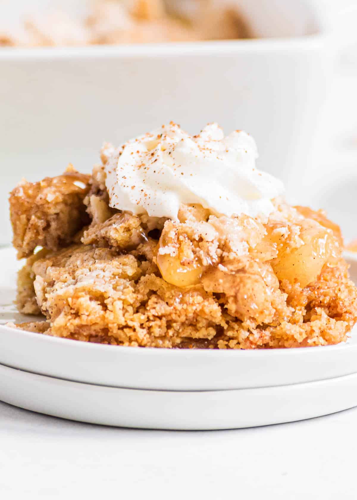 Crockpot Apple Cobbler Recipe (3-ingredient)