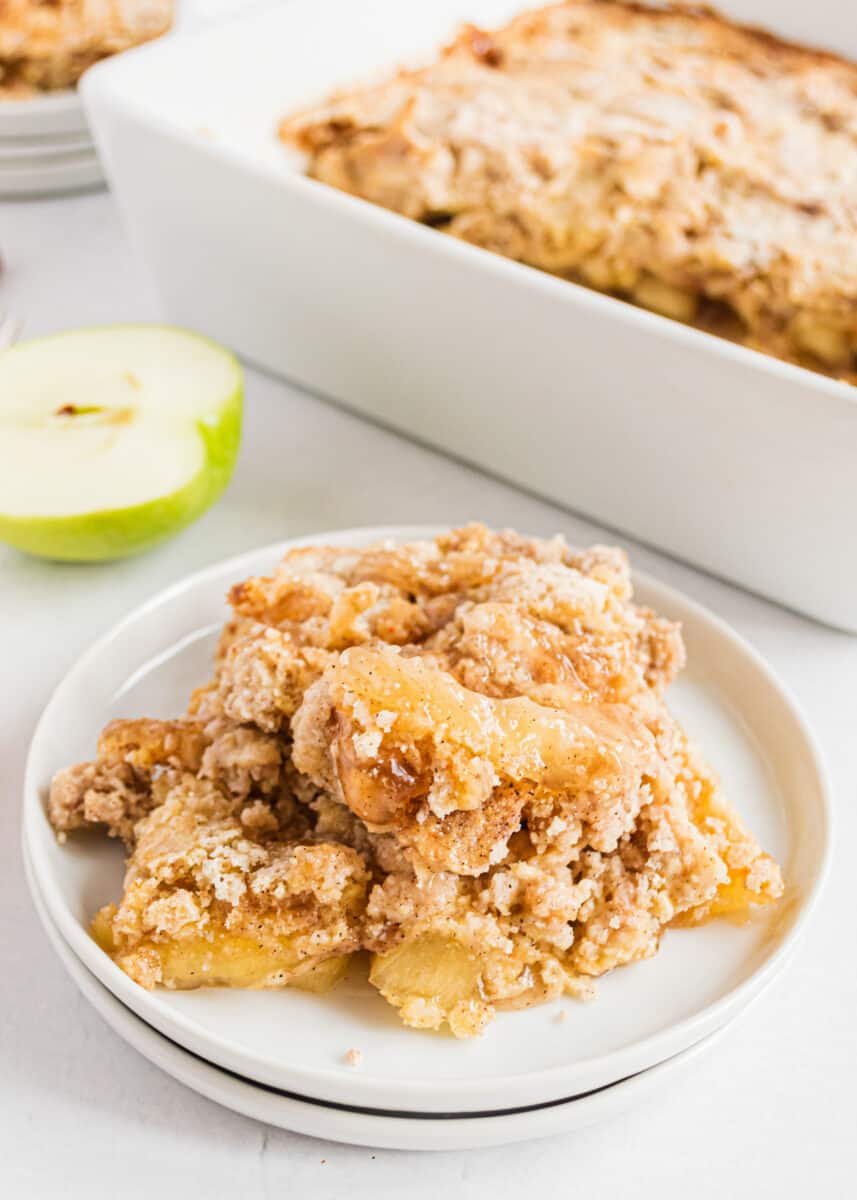 EASY Apple Dump Cake (5 ingredients!) I Heart Naptime
